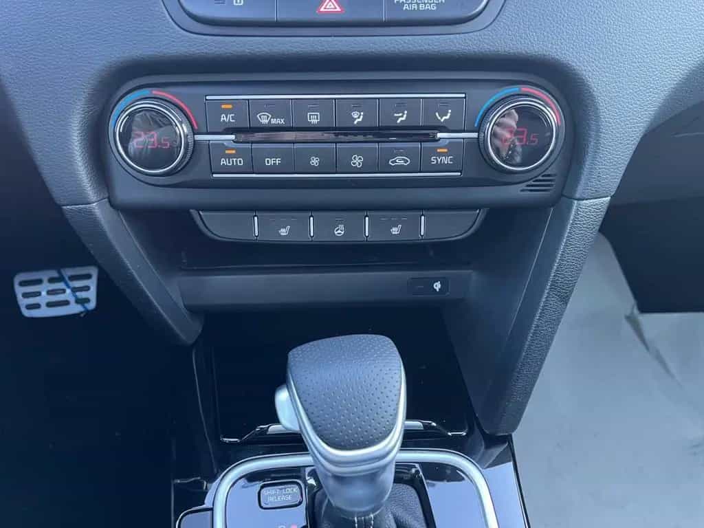 Kia Ceed 1.5 T-GDI DCT7 OPF GT Line GT-Line mit Lede 01/2025-photo-10