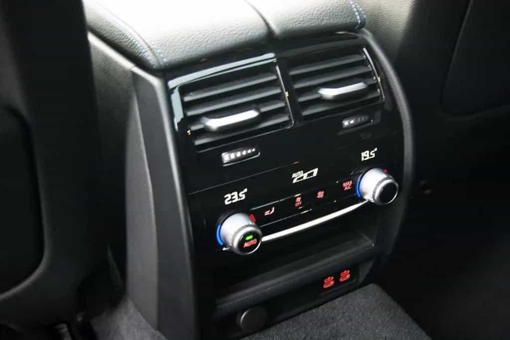 BMW 520 d xDrive TOUR*M-SPORT*PANO*KAM*STANDHZG*LEDER 11/2020-photo-27