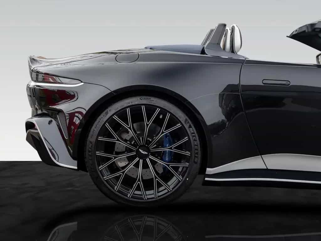 Aston Martin V12 Vantage Roadster | Q - Einzelstück | Blue CF 11/2023-photo-13