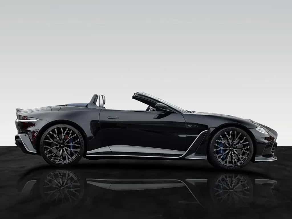 Aston Martin V12 Vantage Roadster | Q - Einzelstück | Blue CF 11/2023-photo-1