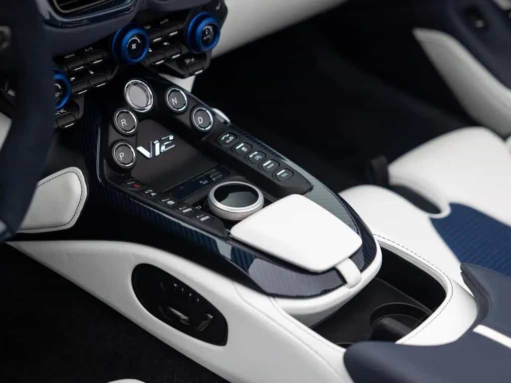 Aston Martin V12 Vantage Roadster | Q - Einzelstück | Blue CF 11/2023-photo-26