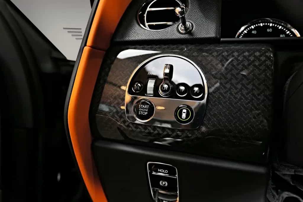 Rolls-Royce Cullinan Black Badge / PANO / MASSAGE / AUDIO 02/2023-photo-13