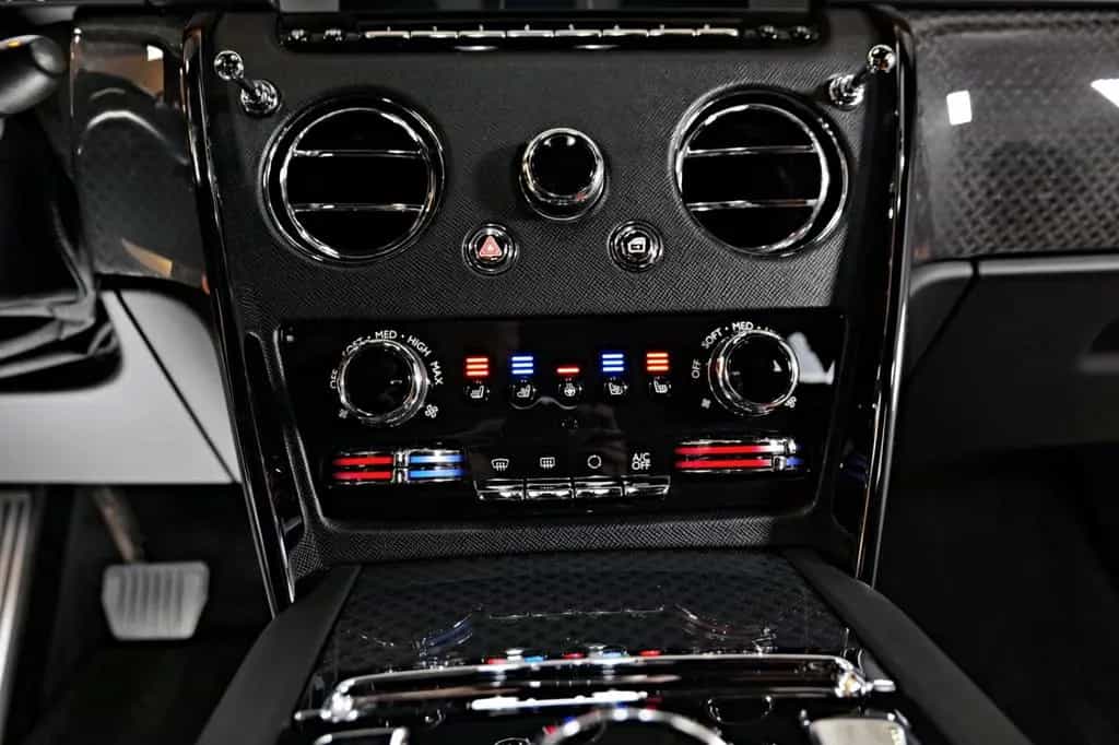 Rolls-Royce Cullinan Black Badge / PANO / MASSAGE / AUDIO 02/2023-photo-17