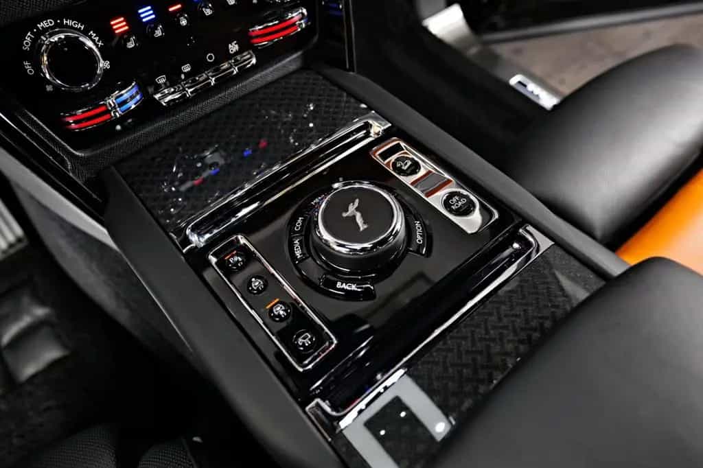 Rolls-Royce Cullinan Black Badge / PANO / MASSAGE / AUDIO 02/2023-photo-18
