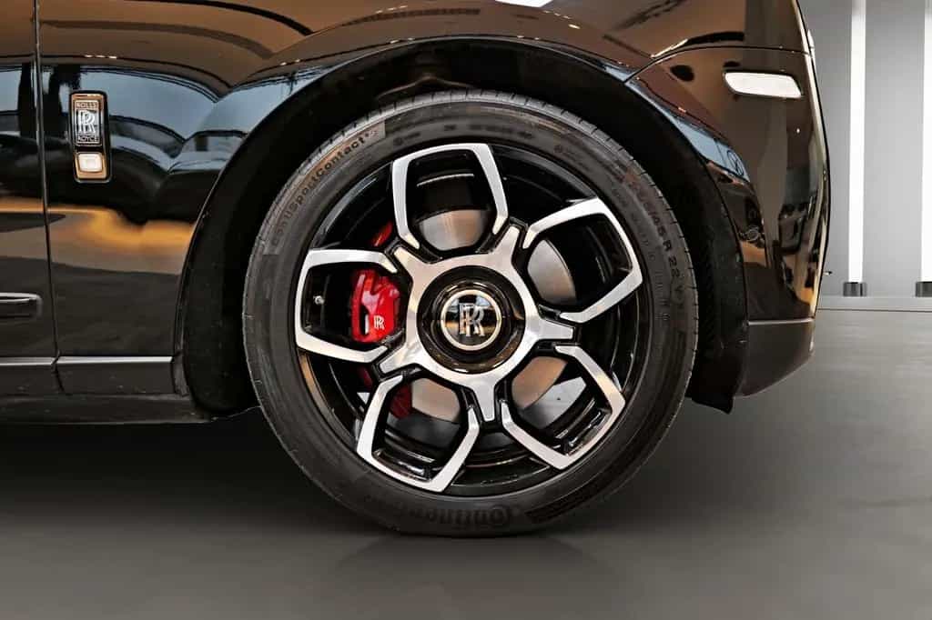 Rolls-Royce Cullinan Black Badge / PANO / MASSAGE / AUDIO 02/2023-photo-6