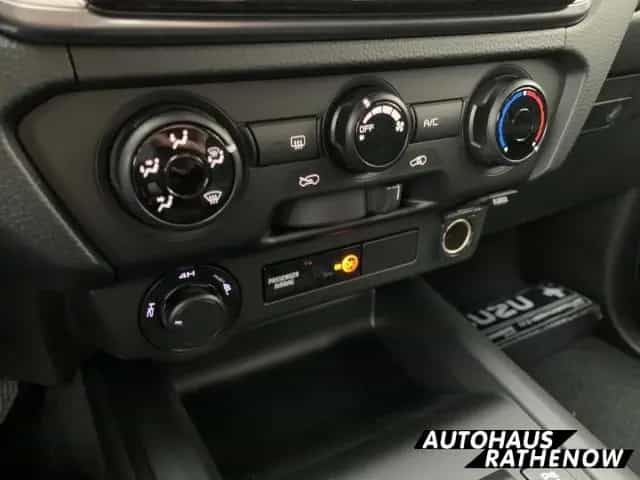 Isuzu D-Max Double Cab 4WD LS Allrad SHZ Totwinkelassi 11/2024-photo-19