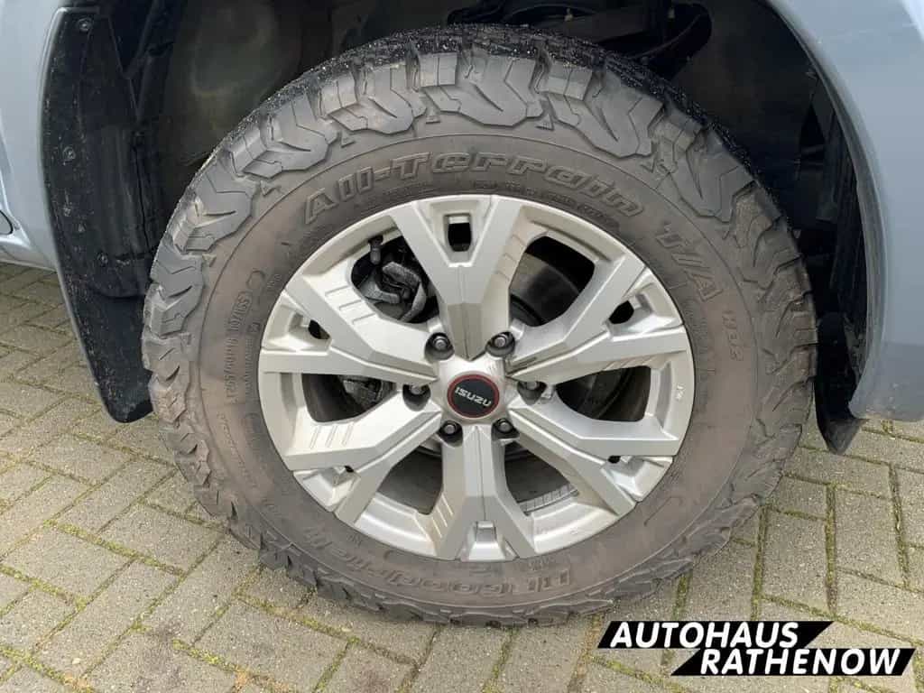 Isuzu D-Max Double Cab 4WD LS Allrad SHZ Totwinkelassi 11/2024-photo-9