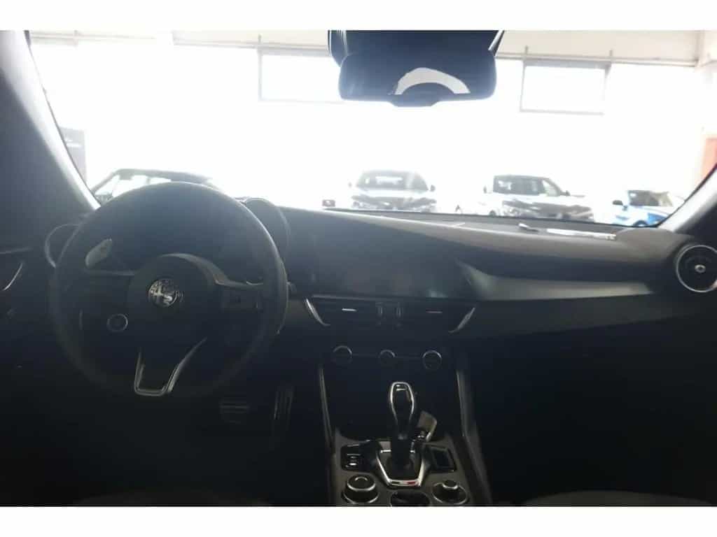 Alfa Romeo Giulia Q4 Veloce 2.0 Turbo AT8-Q4 19-LM NAVI MAT 06/2025-photo-11