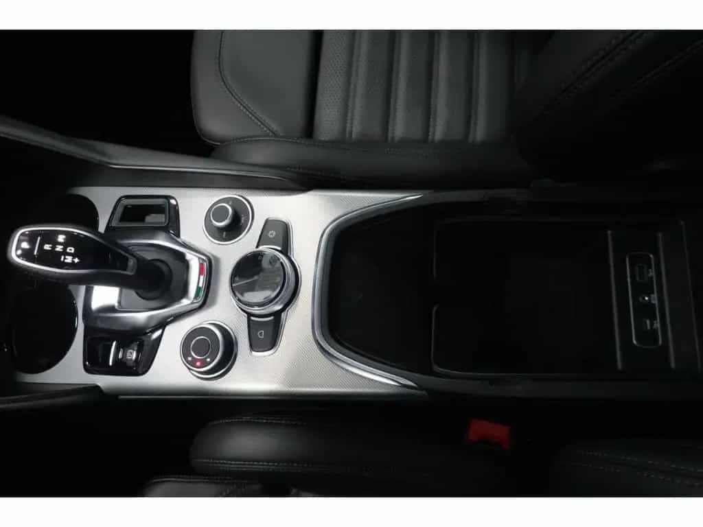 Alfa Romeo Giulia Q4 Veloce 2.0 Turbo AT8-Q4 19-LM NAVI MAT 06/2025-photo-19