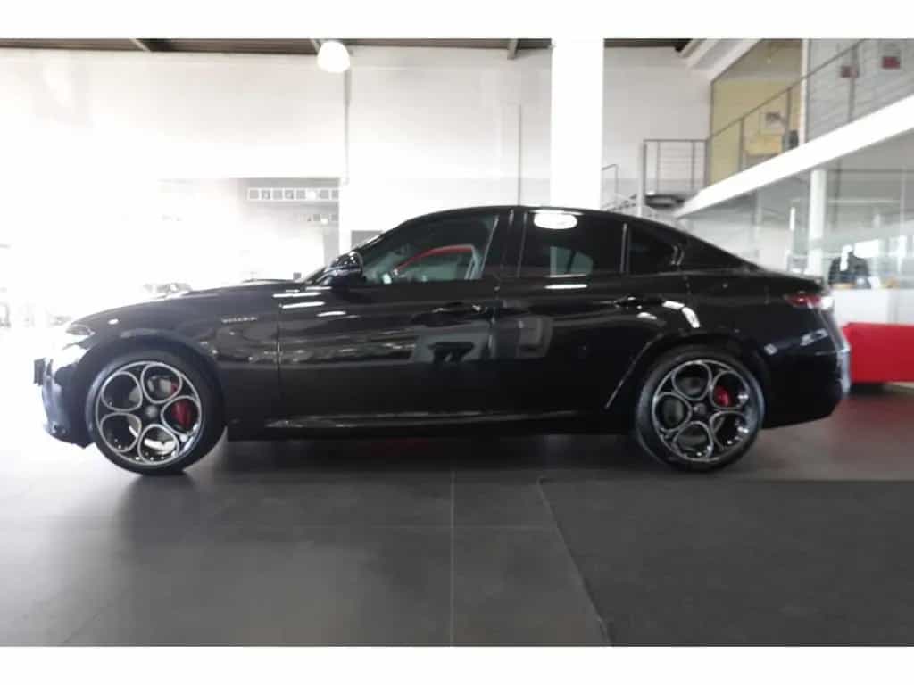 Alfa Romeo Giulia Q4 Veloce 2.0 Turbo AT8-Q4 19-LM NAVI MAT 06/2025-photo-3