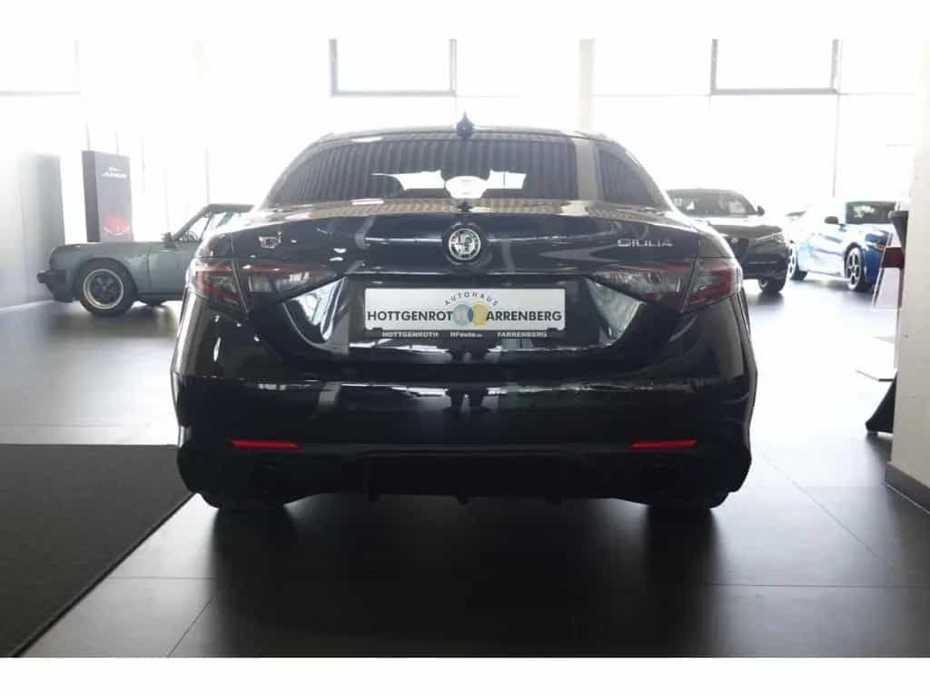 Alfa Romeo Giulia Q4 Veloce 2.0 Turbo AT8-Q4 19-LM NAVI MAT 06/2025-photo-4