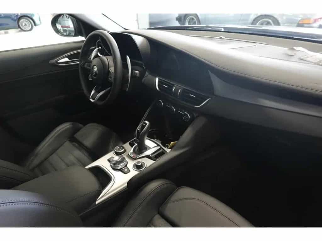 Alfa Romeo Giulia Q4 Veloce 2.0 Turbo AT8-Q4 19-LM NAVI MAT 06/2025-photo-5