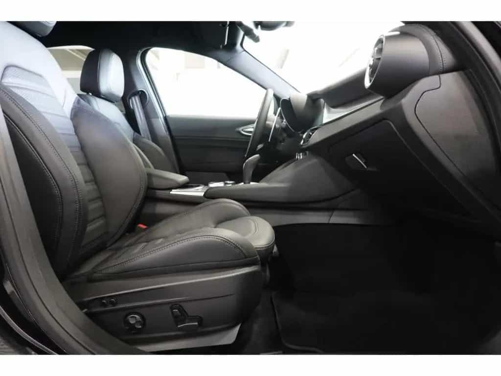 Alfa Romeo Giulia Q4 Veloce 2.0 Turbo AT8-Q4 19-LM NAVI MAT 06/2025-photo-7