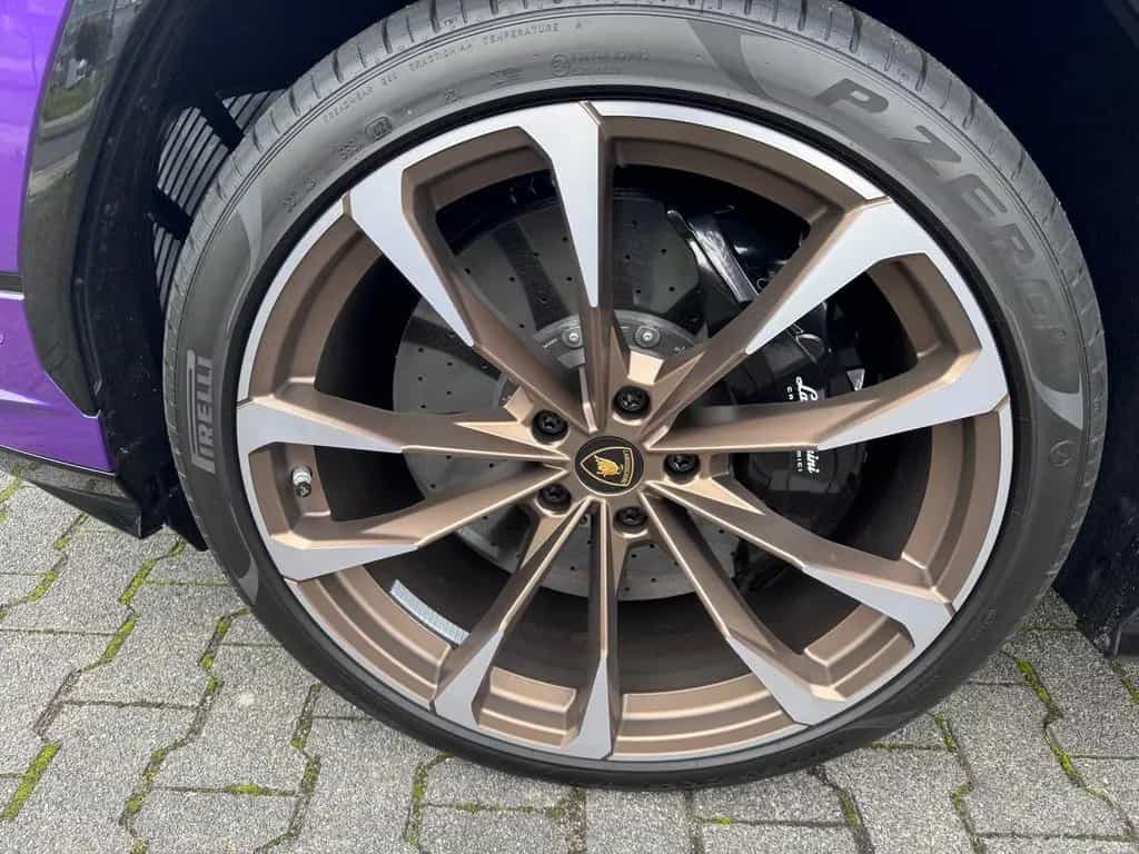Lamborghini Urus S"Viola Mithras-Nero Ade Acrapovich 09/2024-photo-10