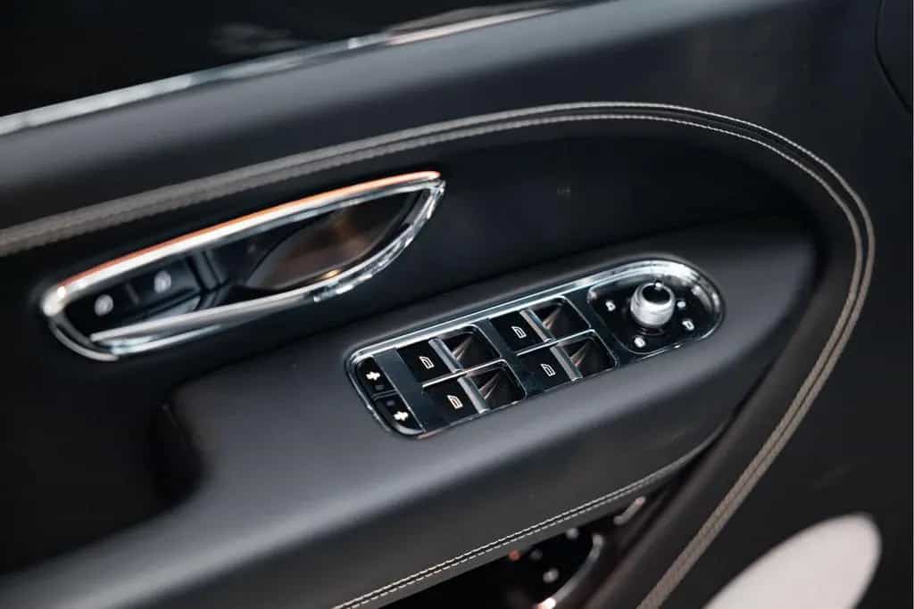 Bentley Bentayga V8 S | Rear Entertainment | Touring Spe 06/2023-photo-14