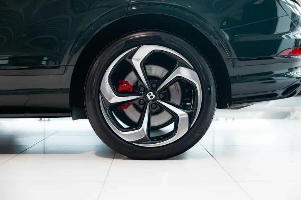 Bentley Bentayga V8 S | Rear Entertainment | Touring Spe 06/2023-photo-17