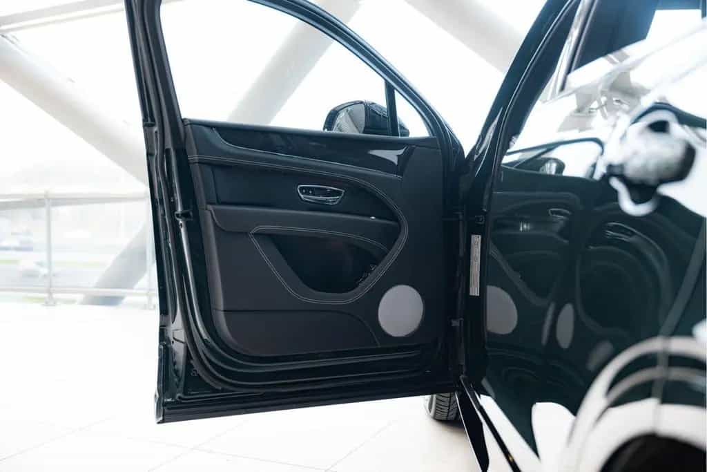 Bentley Bentayga V8 S | Rear Entertainment | Touring Spe 06/2023-photo-1