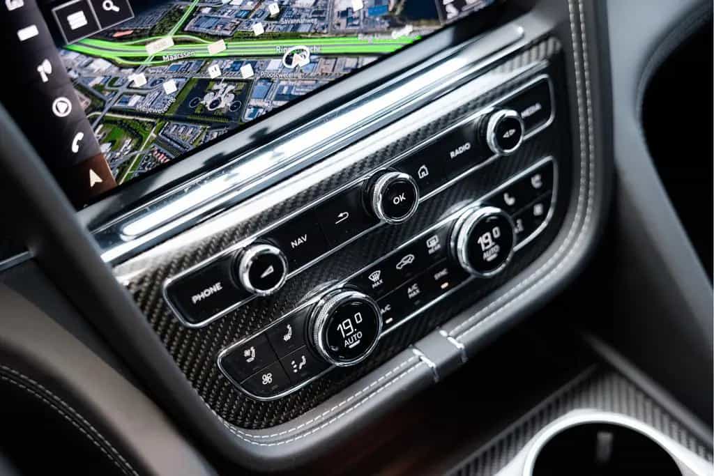 Bentley Bentayga V8 S | Rear Entertainment | Touring Spe 06/2023-photo-24