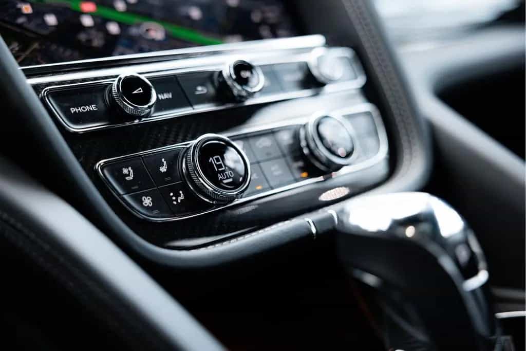 Bentley Bentayga V8 S | Rear Entertainment | Touring Spe 06/2023-photo-30