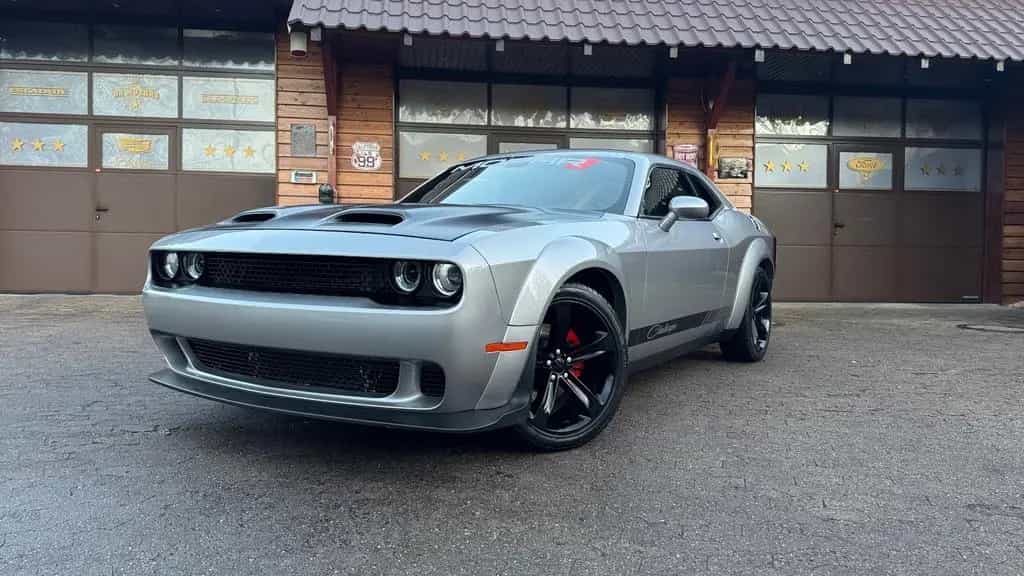 Dodge Challenger 5,7 V8*SRT WIDEBODY*LED*LEDER*PDC* GARANTIE*TOP 12/2018-photo-1