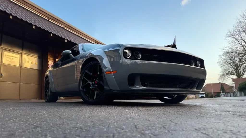 Dodge Challenger 5,7 V8*SRT WIDEBODY*LED*LEDER*PDC* GARANTIE*TOP 12/2018-photo-12