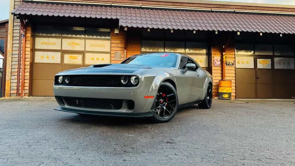 Dodge Challenger 5,7 V8*SRT WIDEBODY*LED*LEDER*PDC* GARANTIE*TOP 12/2018-photo-2