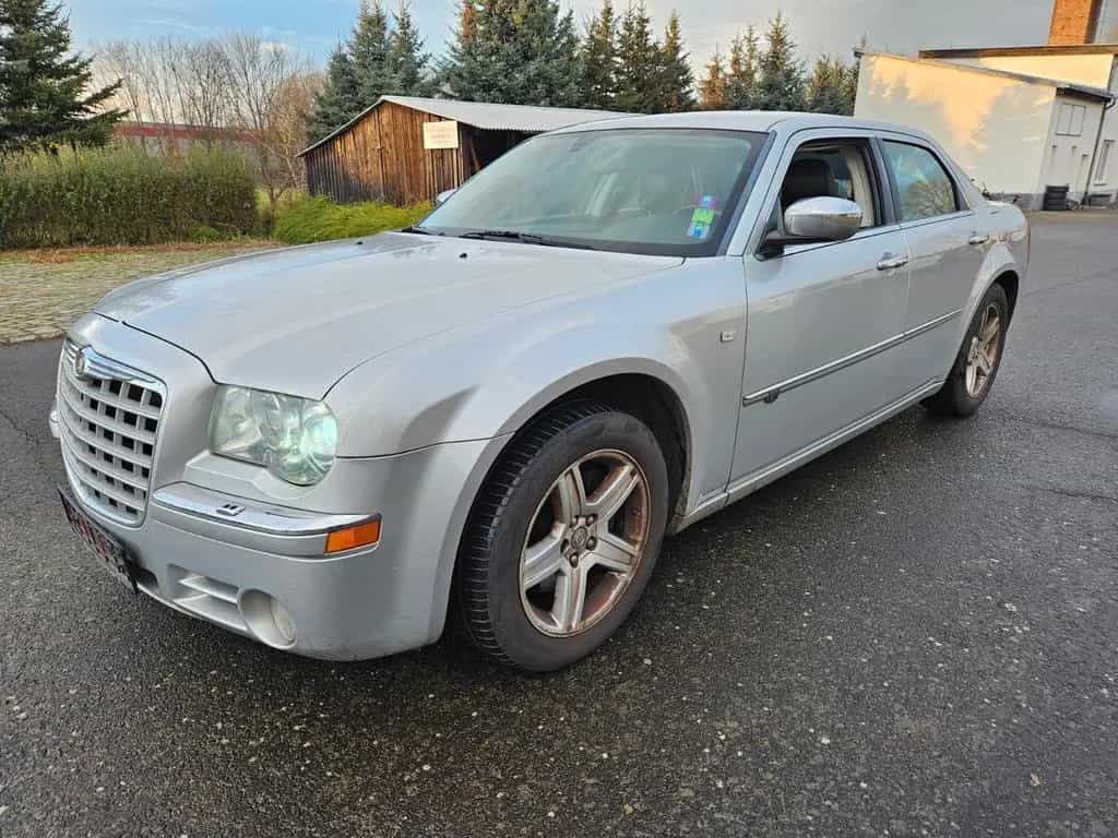 Chrysler 300C 2.7L Limousine 09/2010-photo-1