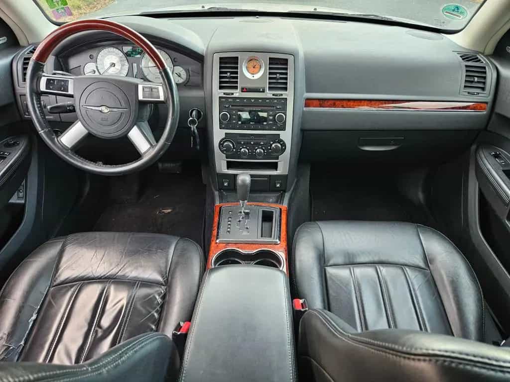 Chrysler 300C 2.7L Limousine 09/2010-photo-6