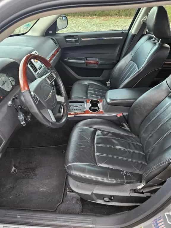 Chrysler 300C 2.7L Limousine 09/2010-photo-7