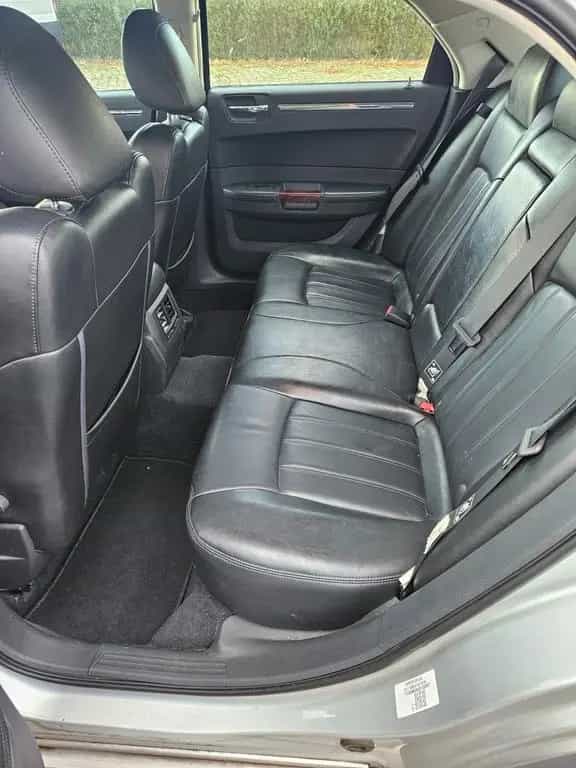 Chrysler 300C 2.7L Limousine 09/2010-photo-9