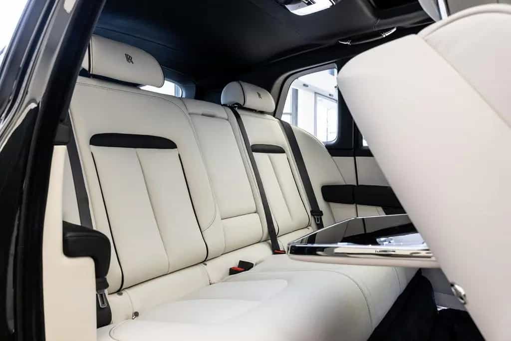 Rolls-Royce Cullinan 6.75 V12 09/2023-photo-18