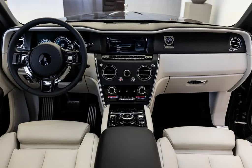 Rolls-Royce Cullinan 6.75 V12 09/2023-photo-22