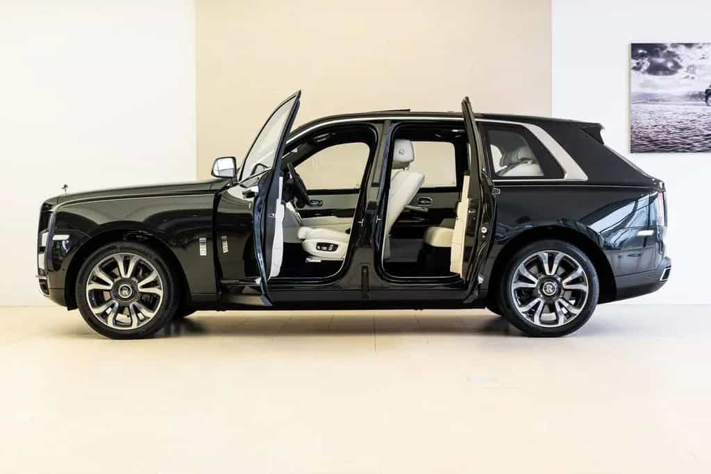 Rolls-Royce Cullinan 6.75 V12 09/2023-photo-6