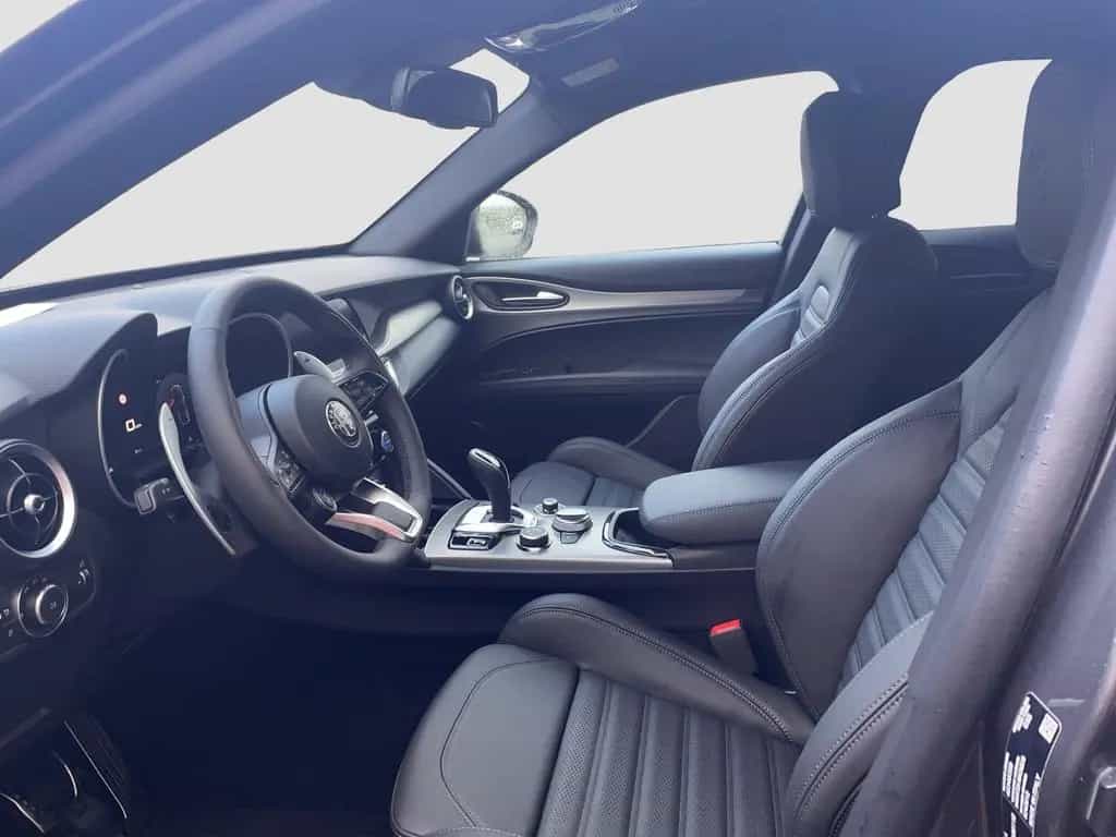 Alfa Romeo Stelvio Veloce 2.2D Q4 eAHK+Techno-Paket 05/2025-photo-8