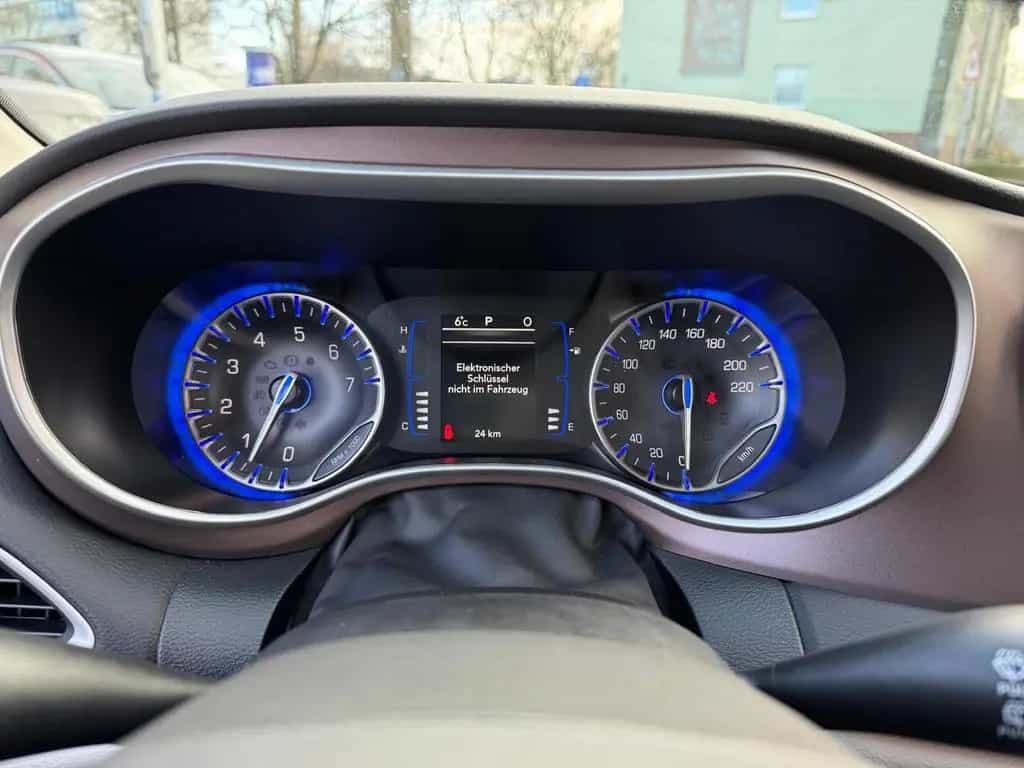 Chrysler Pacifica 3.6l V6 SXT 07/2025-photo-19