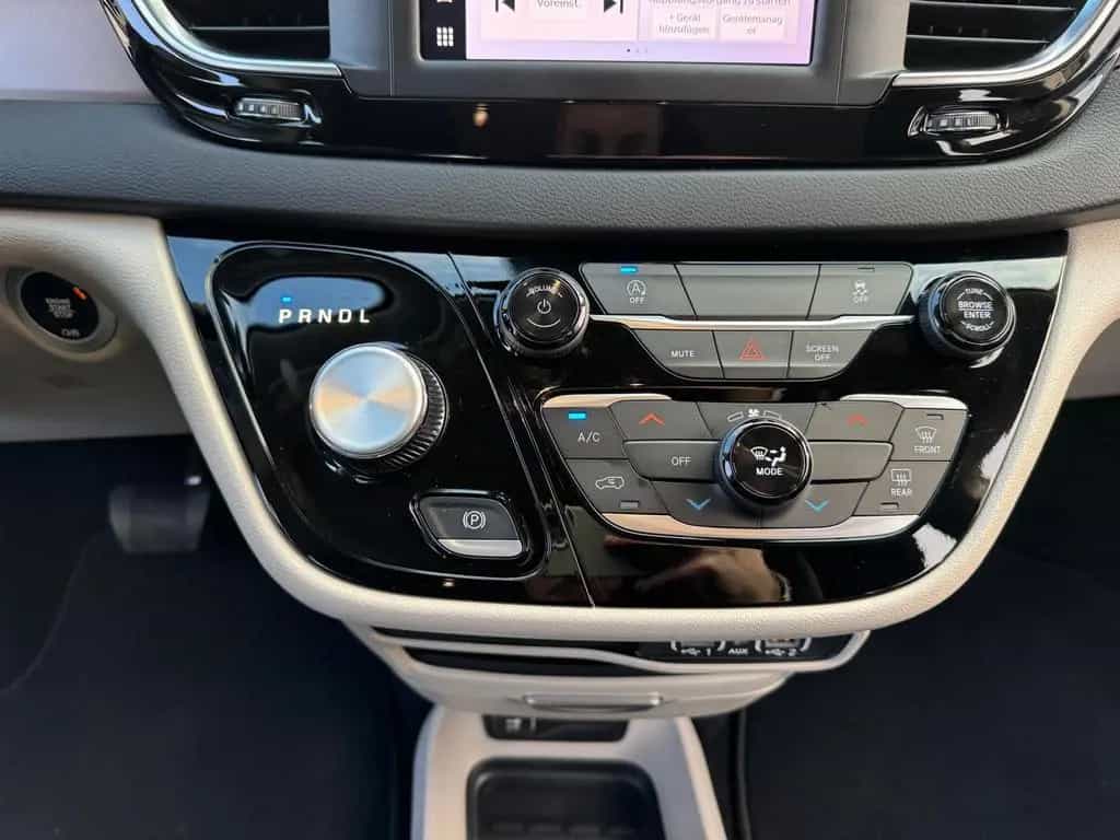 Chrysler Pacifica 3.6l V6 SXT 07/2025-photo-23