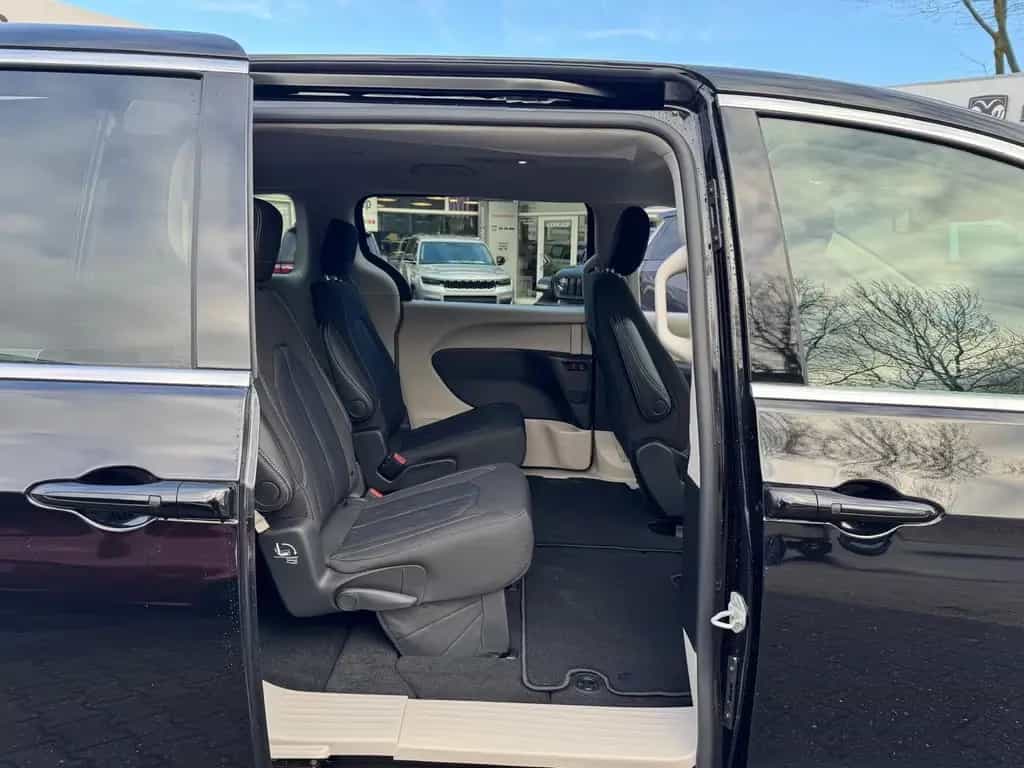 Chrysler Pacifica 3.6l V6 SXT 07/2025-photo-27