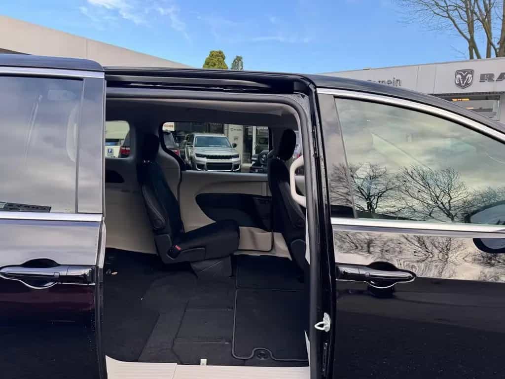 Chrysler Pacifica 3.6l V6 SXT 07/2025-photo-28