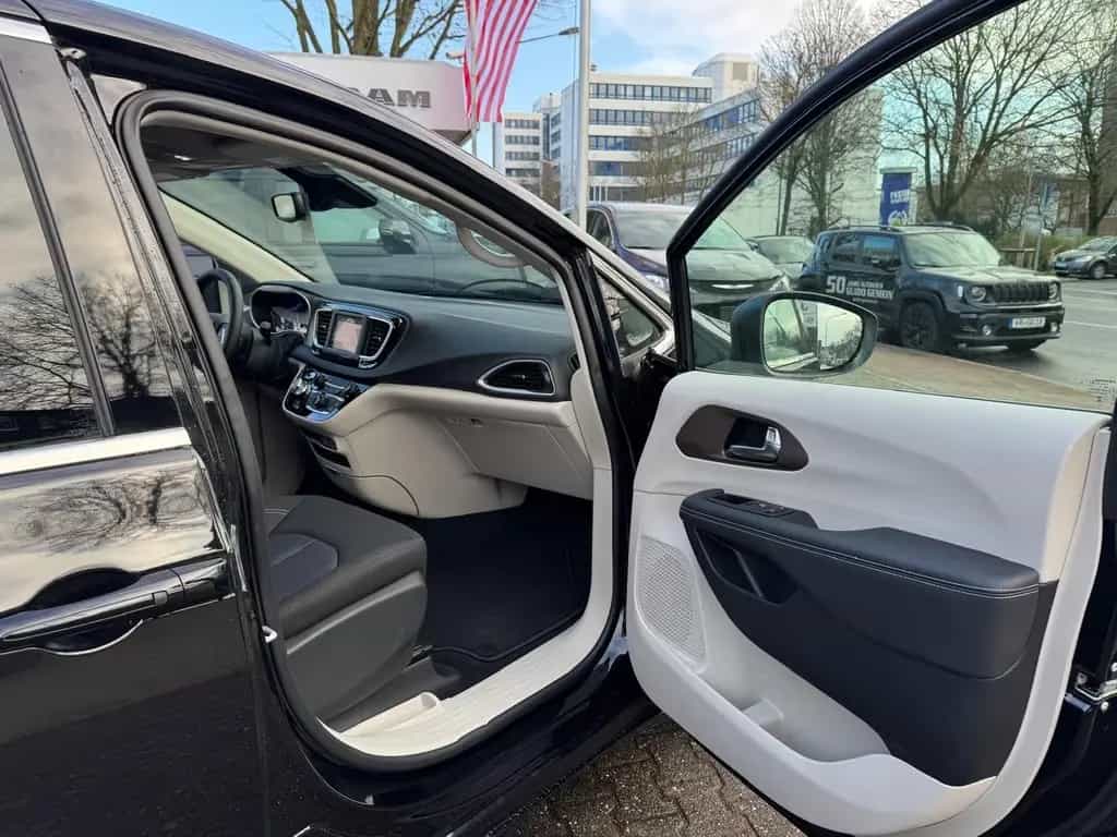 Chrysler Pacifica 3.6l V6 SXT 07/2025-photo-31