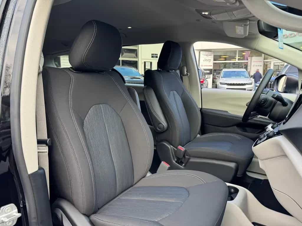 Chrysler Pacifica 3.6l V6 SXT 07/2025-photo-32