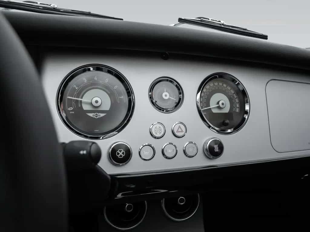 Morgan Plus 4 Plus Four MY25 | Gulfblue | Black Accent 11/2024-photo-28