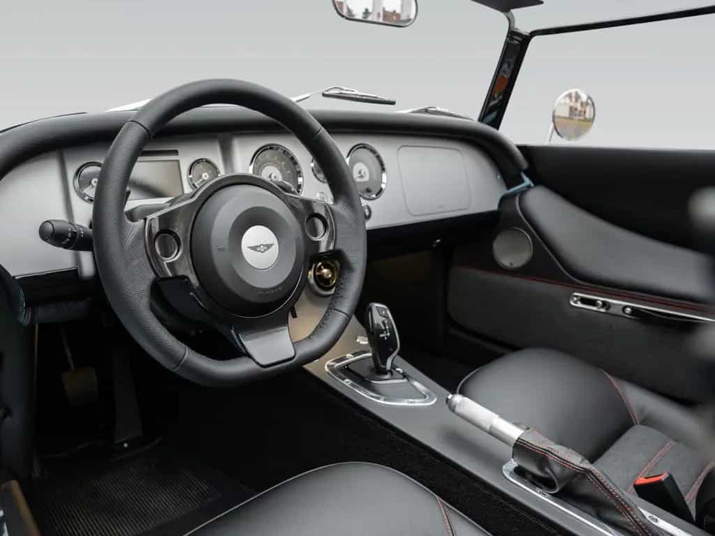 Morgan Plus 4 Plus Four MY25 | Gulfblue | Black Accent 11/2024-photo-5