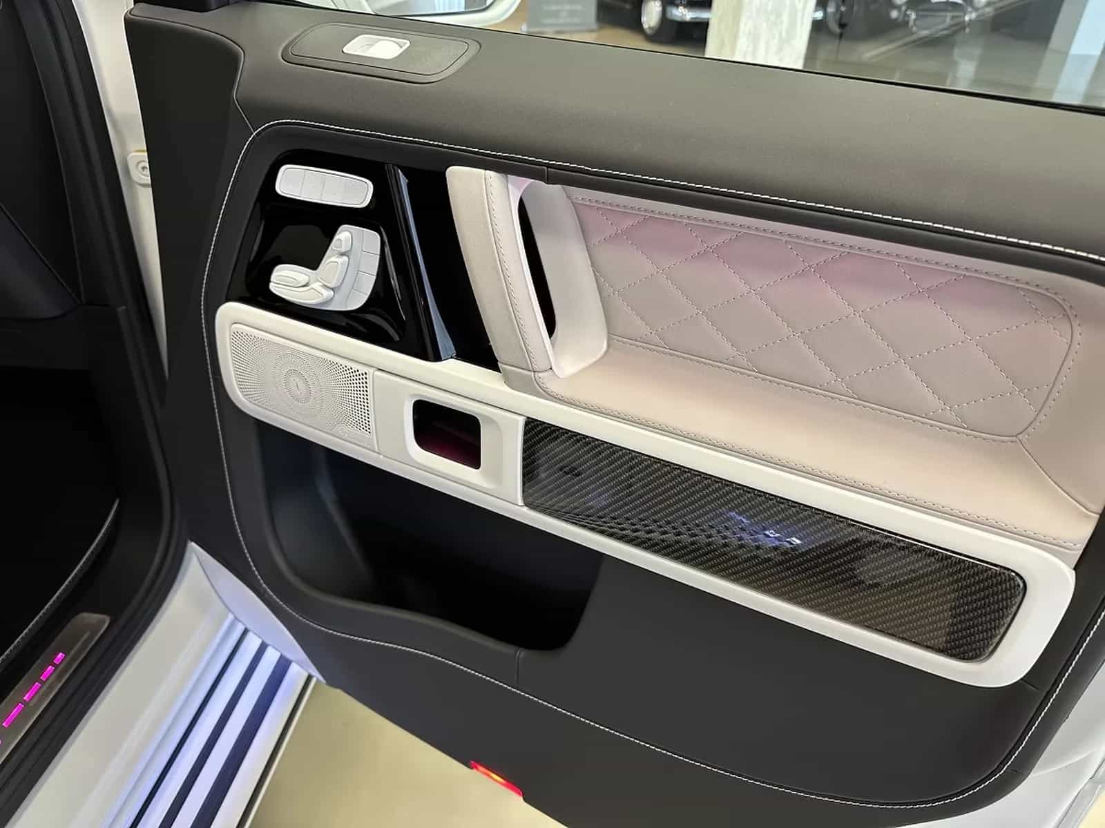 Mercedes-Benz G-Class 63 AMG 01/2023-photo-17