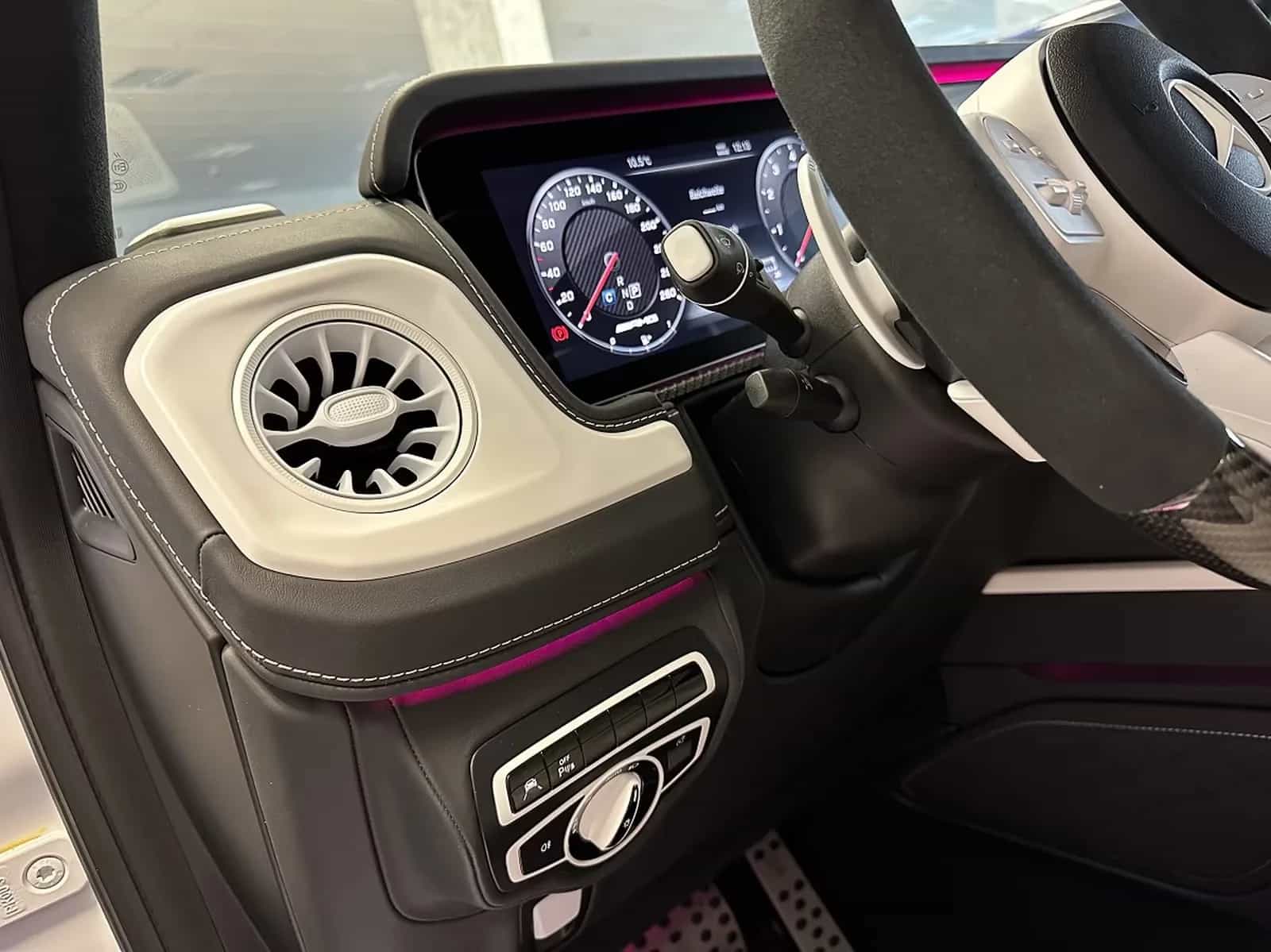 Mercedes-Benz G-Class 63 AMG 01/2023-photo-24