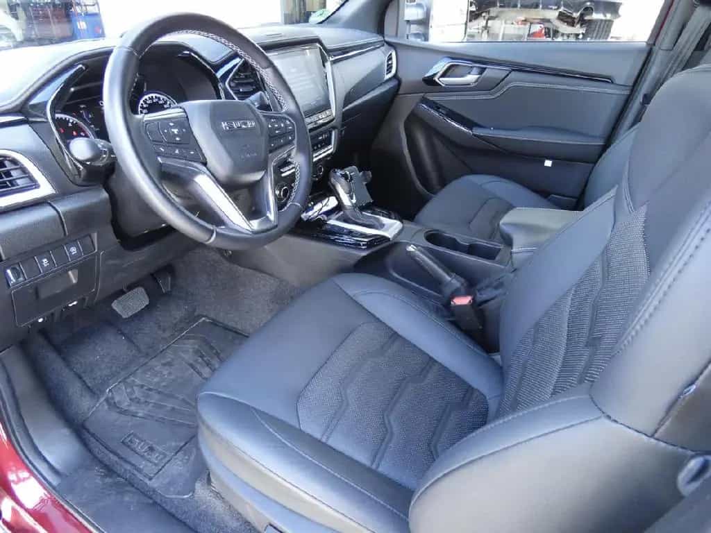 Isuzu D-Max Double Cab 4WD V-CROSS 09/2024-photo-4