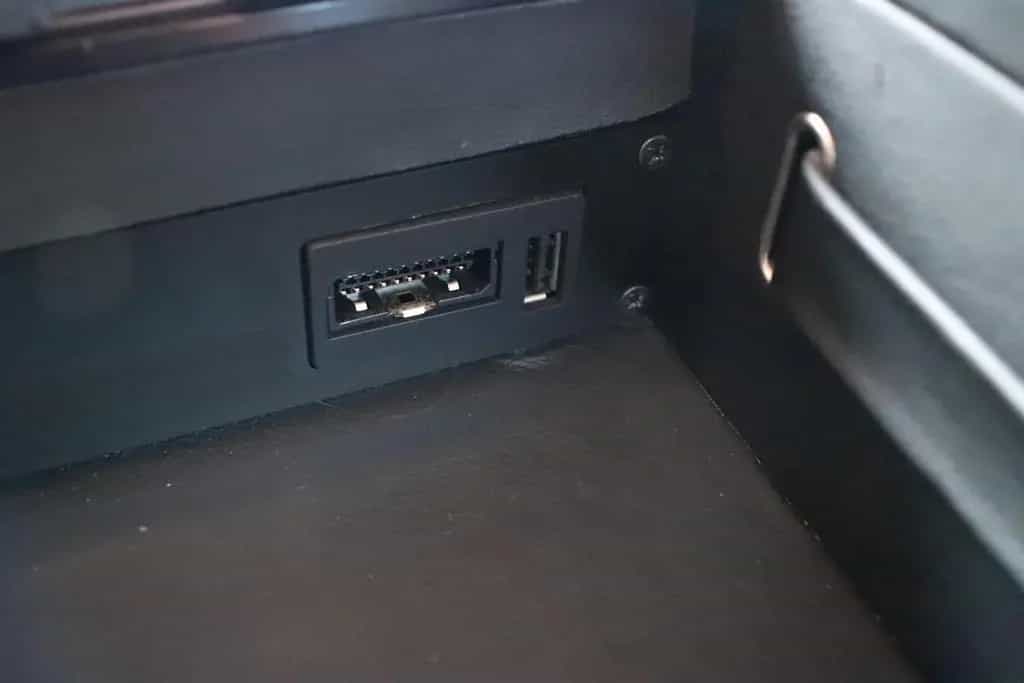 Aston Martin DB9 6.0 V12 Coupé Touchtronic ++2.HAND+SHZ+PDC++ 01/2012-photo-26