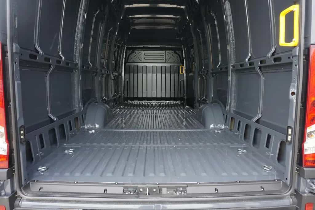 Iveco Daily 35S18 HI-Matic L4H3 18m³+ACC+NAVI+KAMERA 06/2024-photo-3