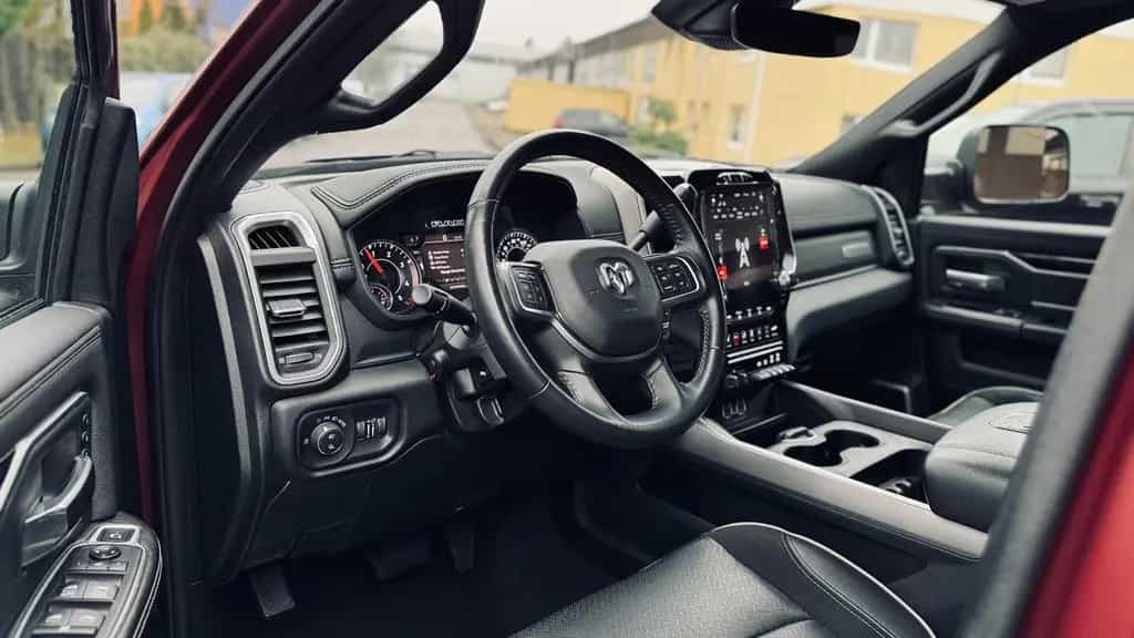 Dodge Limited DIESEL*BÜGEL*NAVI*AHK*GARANTIE 12/2021-photo-33