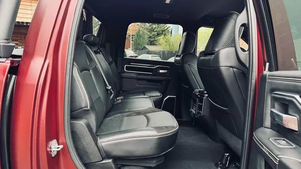 Dodge Limited DIESEL*BÜGEL*NAVI*AHK*GARANTIE 12/2021-photo-40