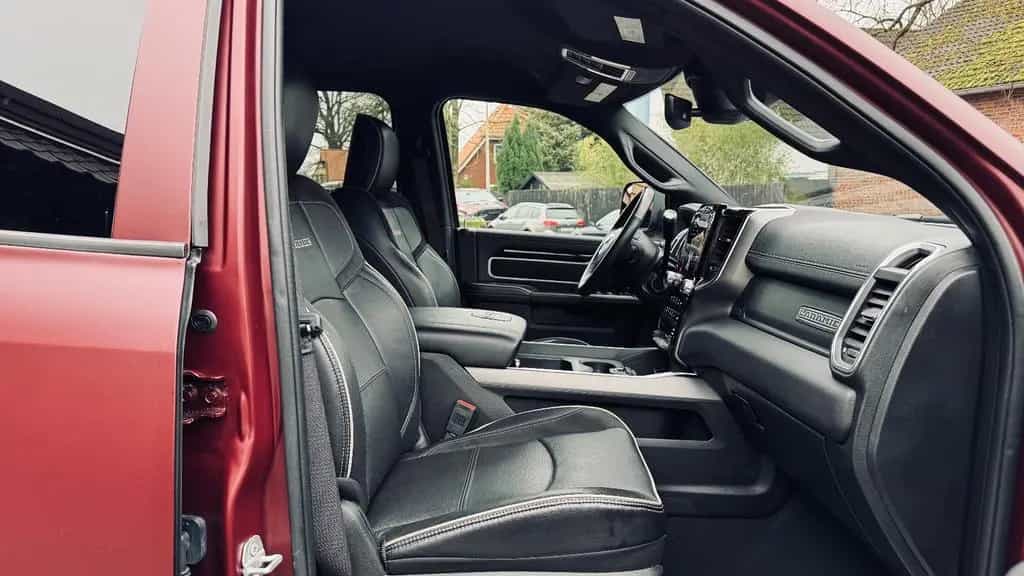 Dodge Limited DIESEL*BÜGEL*NAVI*AHK*GARANTIE 12/2021-photo-42